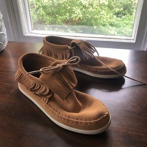 Minnetonka moccasin sneakers size 8
